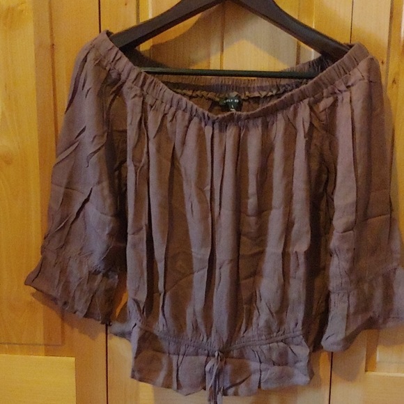 Lovely Rosely Off shoulder top🌟 - Picture 7 of 7